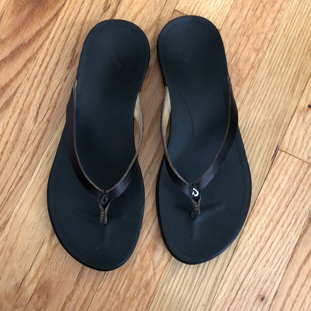 Olukai leather flip flop